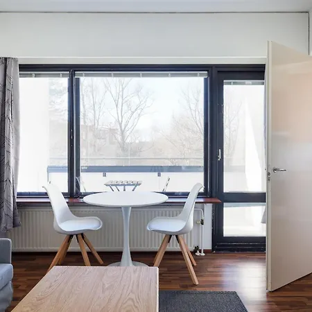 شقة Comfortable With Large Balcony, Free Wifi